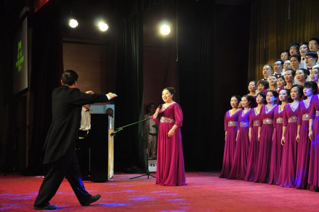 邓老师领唱