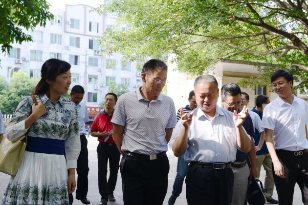 市领导来到学校