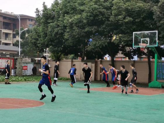 团结协作，顽强拼搏的队员