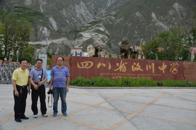 美丽的校门口