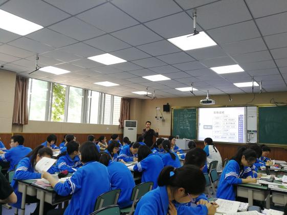 罗江涛老师上课