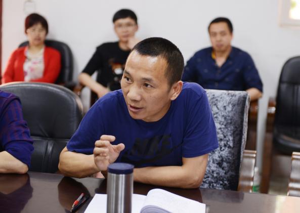 龚长江组长介绍高三复习工作