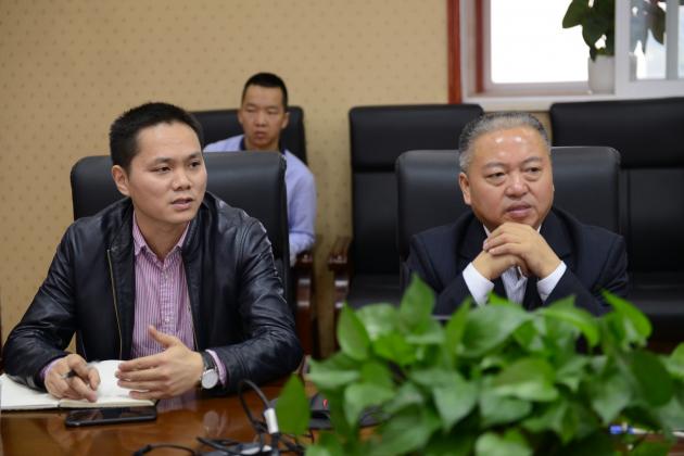 双流中学副校长徐天福汇报工作
