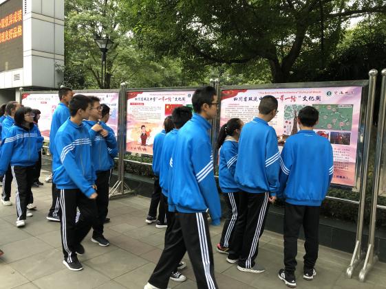 同学们认真学习