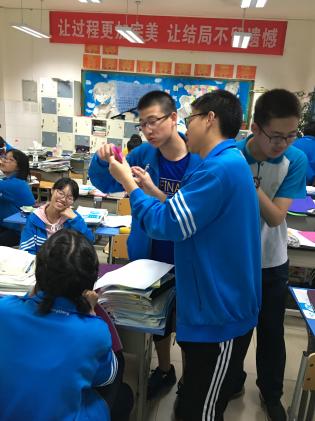学生制作过程