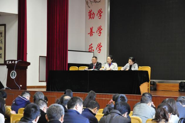 区委组织部副部长高琴讲话
