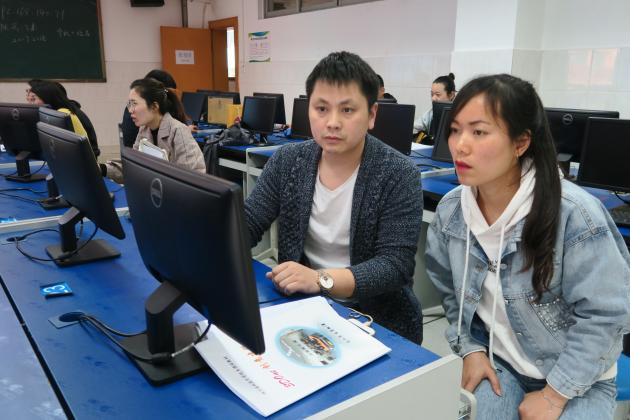 双流中学培训导师龙江华指导学员教师