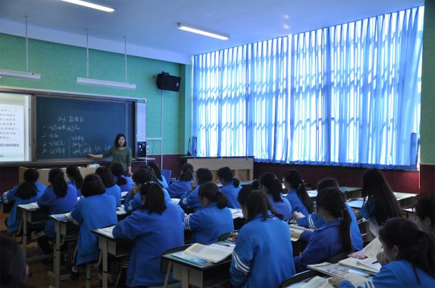 杨漪老师在引导学生思考