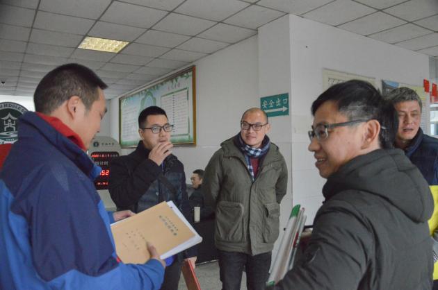 教研员与科任老师交流