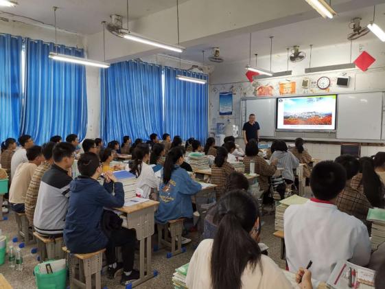 刘建明精彩的情境引入