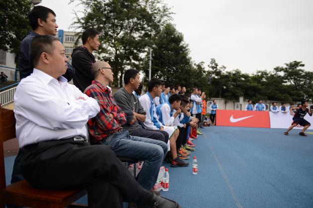 双流中学校长熊伟亲临比赛现场