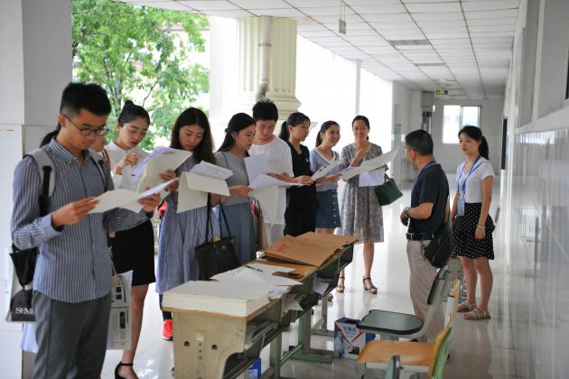 应聘教师领取资料