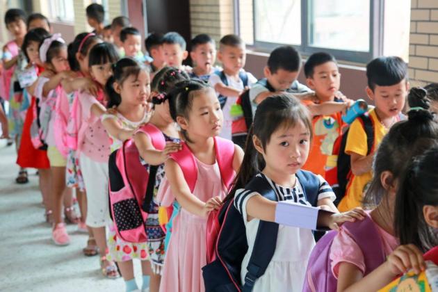 我们排队放学啦