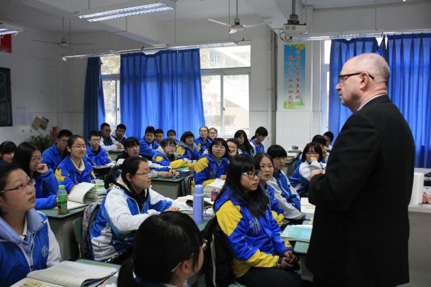 美国高中校长考察团访问双流中学
