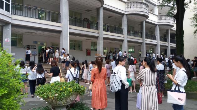 应聘教师逐一提交相关材料