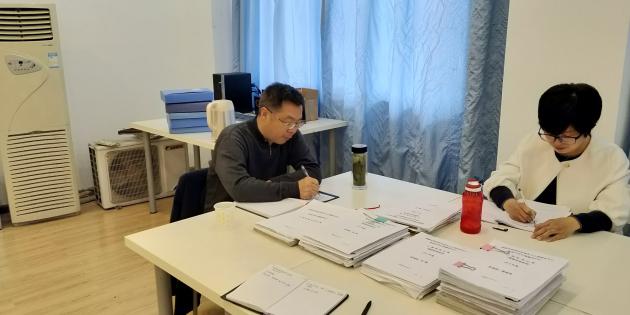 龙校长听取工作汇报