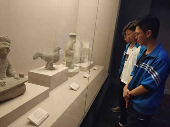 学员参观汉代陶石艺术馆