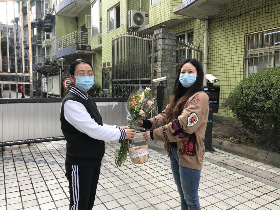 1-收到学校派送的特殊礼物！