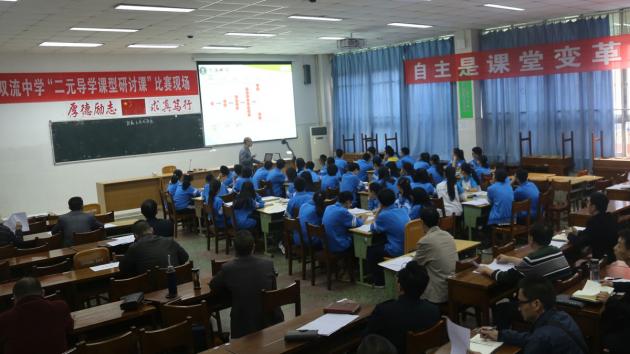 陈帅老师在上课