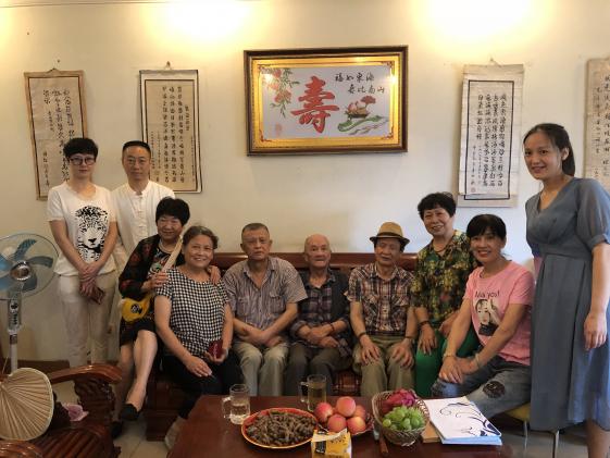 图片9：陈老先生全家福