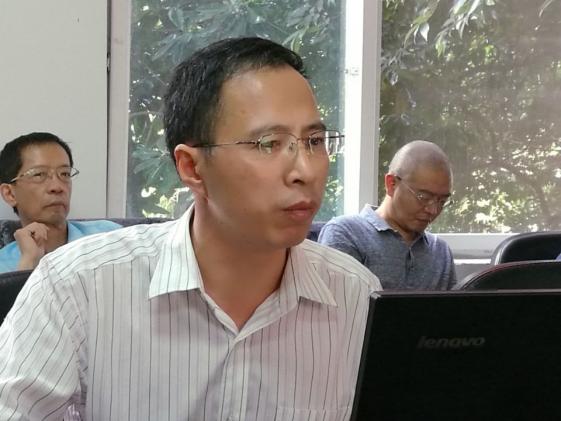 双流研培中心中教室主任刘光文做专题报告