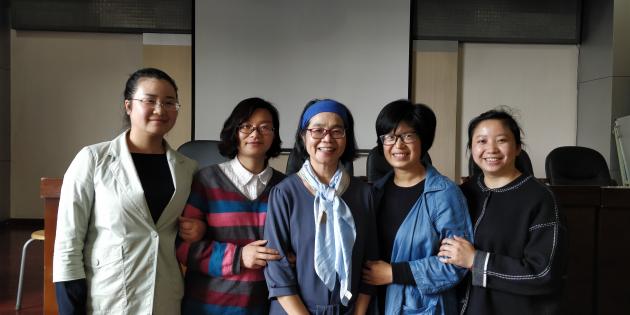 双流中学心理教师与施老师合影