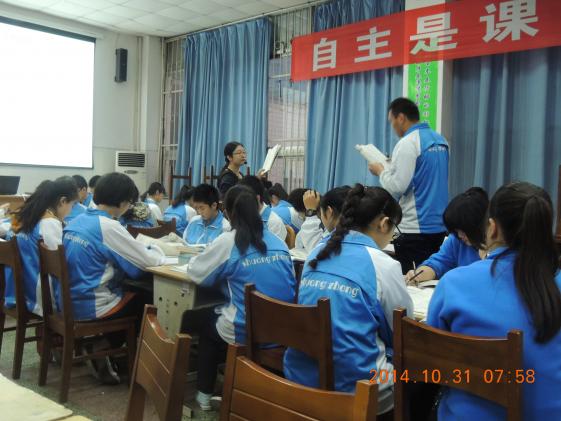 陆雨薇老师和学生互动