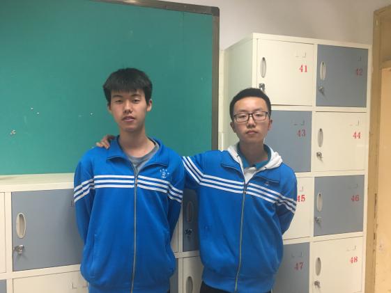 高二2班 李刚（左） 邵鑫（右）