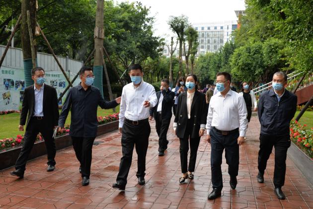 双流区政协主席、党组书记李德龙一行莅临双流中学