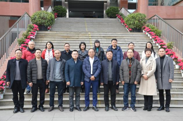 图一 参会人员合影留念