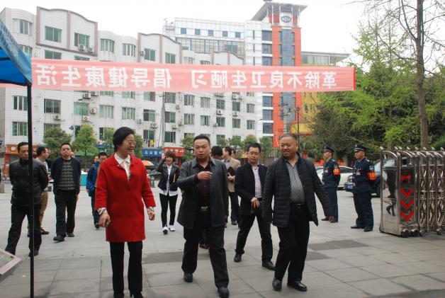 张驰萍助理一行人到双中调研