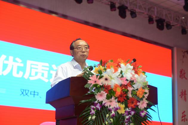 大弯中学校长赵泽高做“双青高中名校联动发展研究”课题成果专题报告