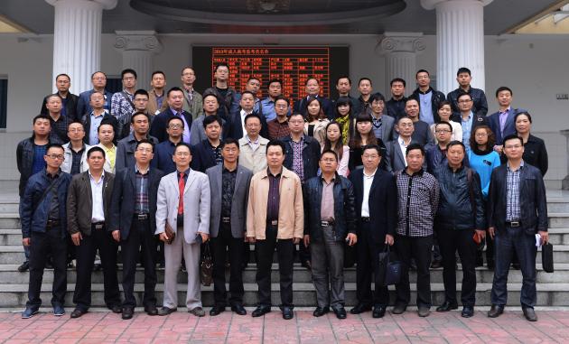 双流中学副校长黄钟与巴中高三优师合影