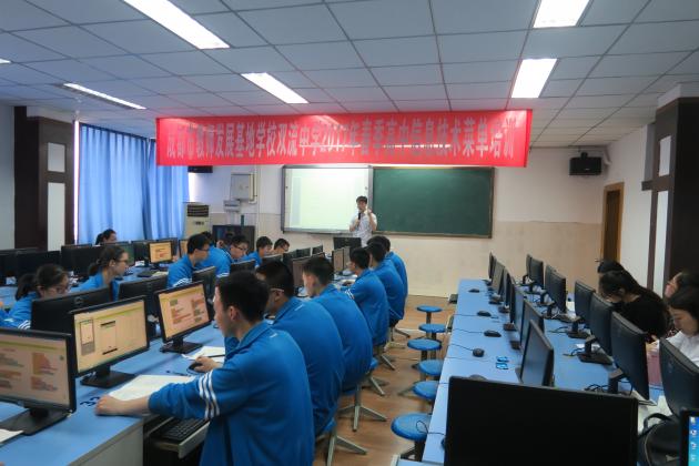 高鹏老师在上校本选修课