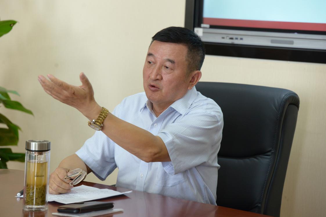 双流中学退休老校长任鸣钟发言