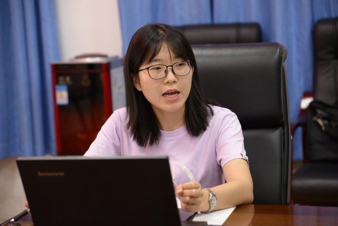 双流中学学员李莎莎主持