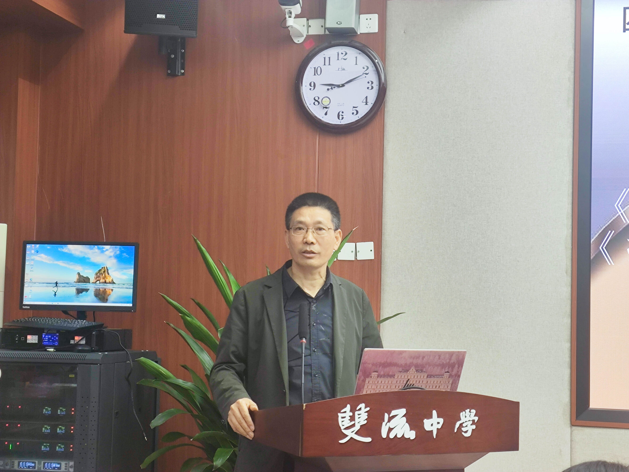 图片4双流中学党委副书记向发友致欢迎词