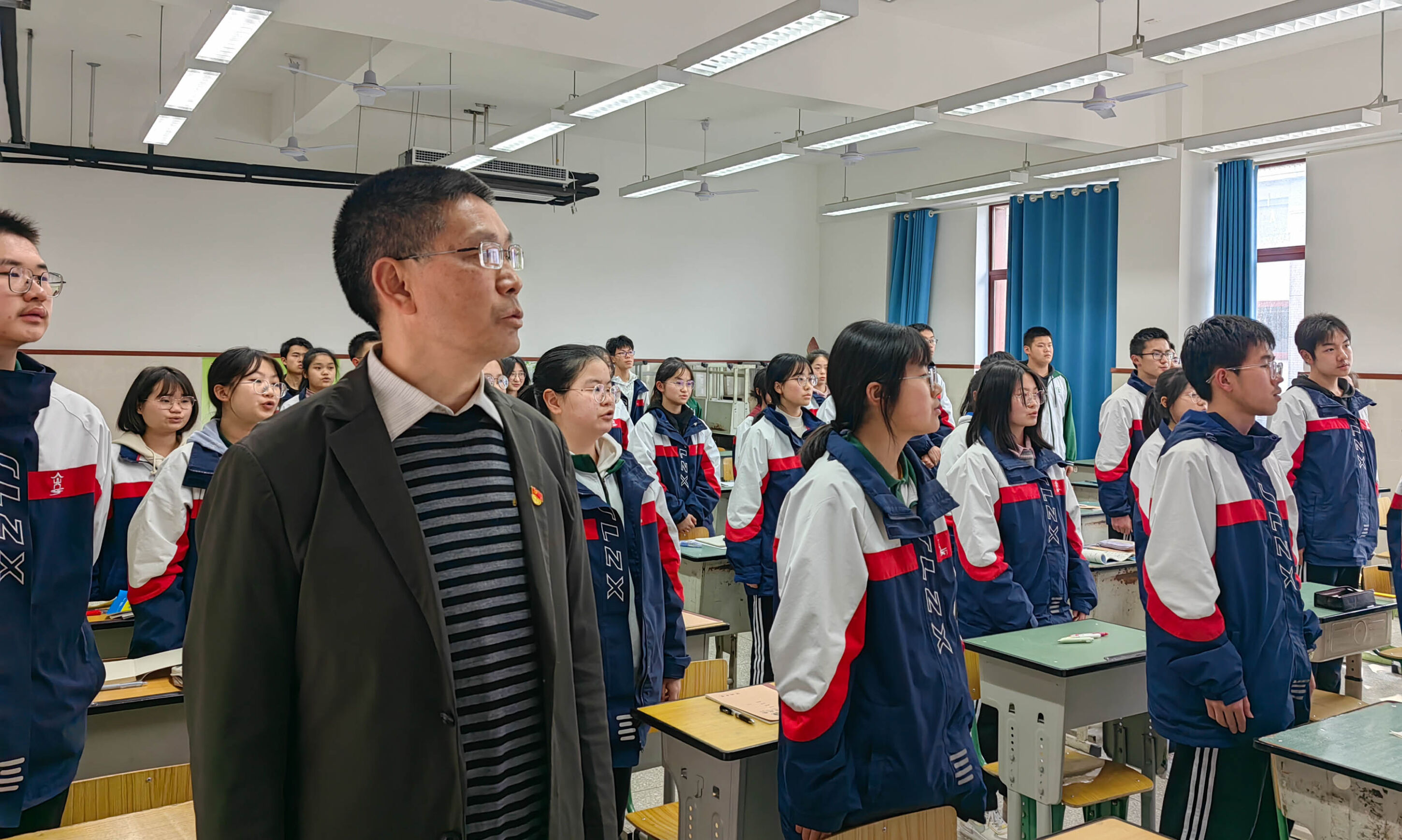 图1 业余党校开班典礼