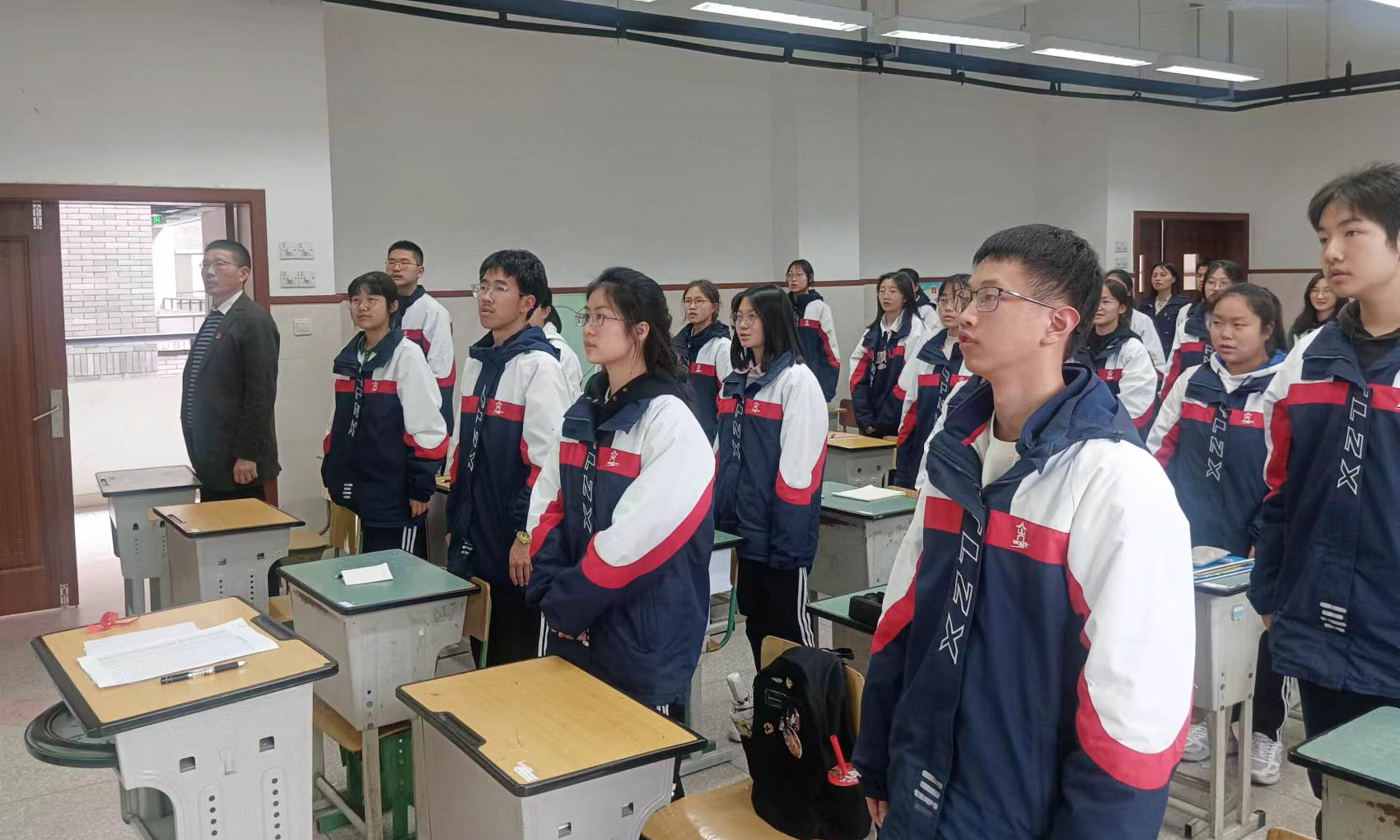 图4 合唱国际歌