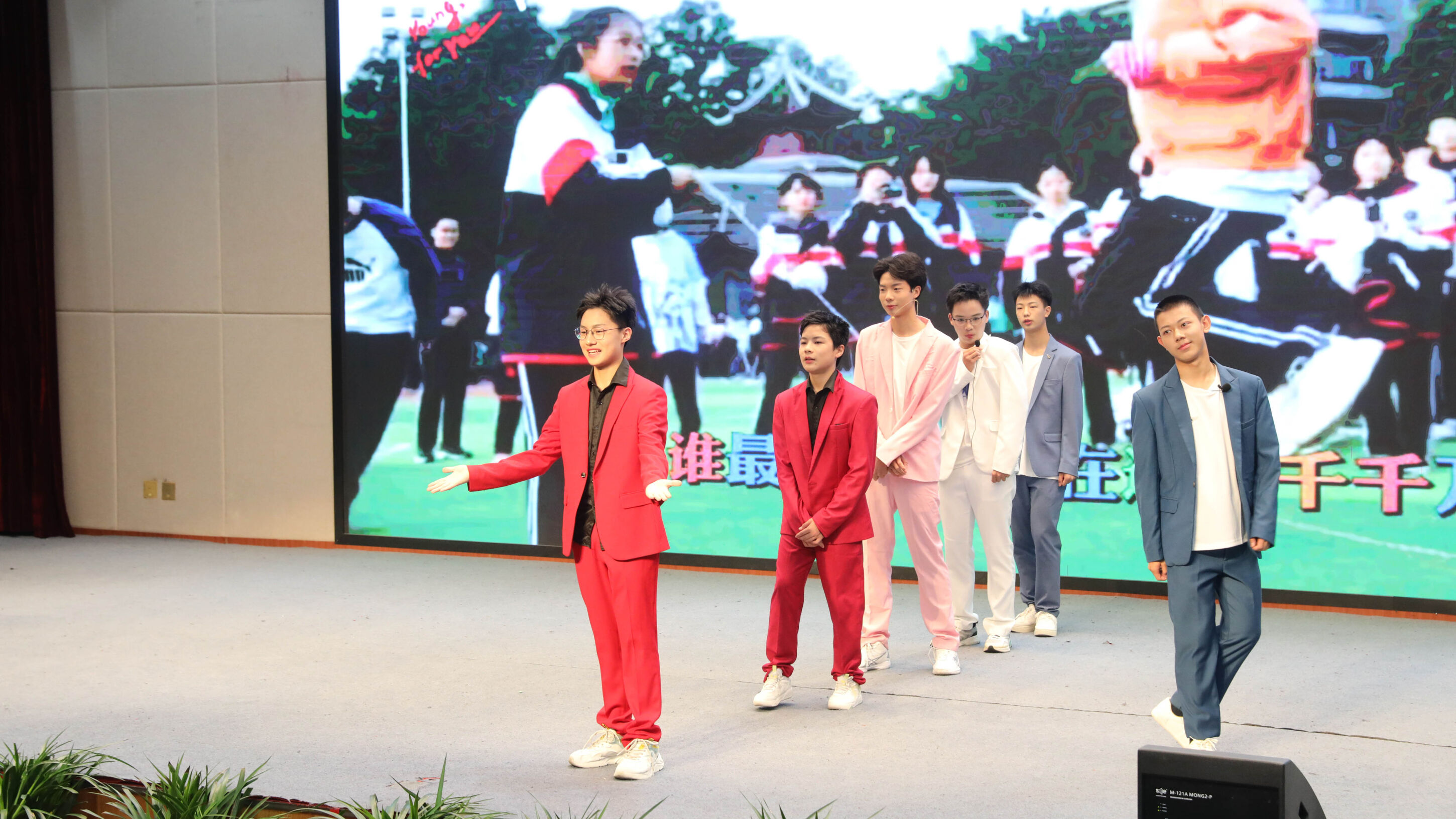 图4 同学们用歌声表达感激