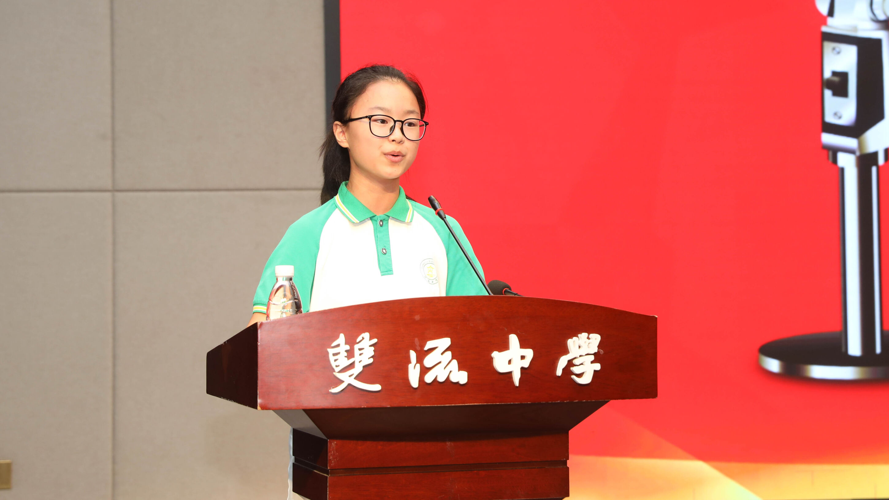 图5 毕业生代表发言