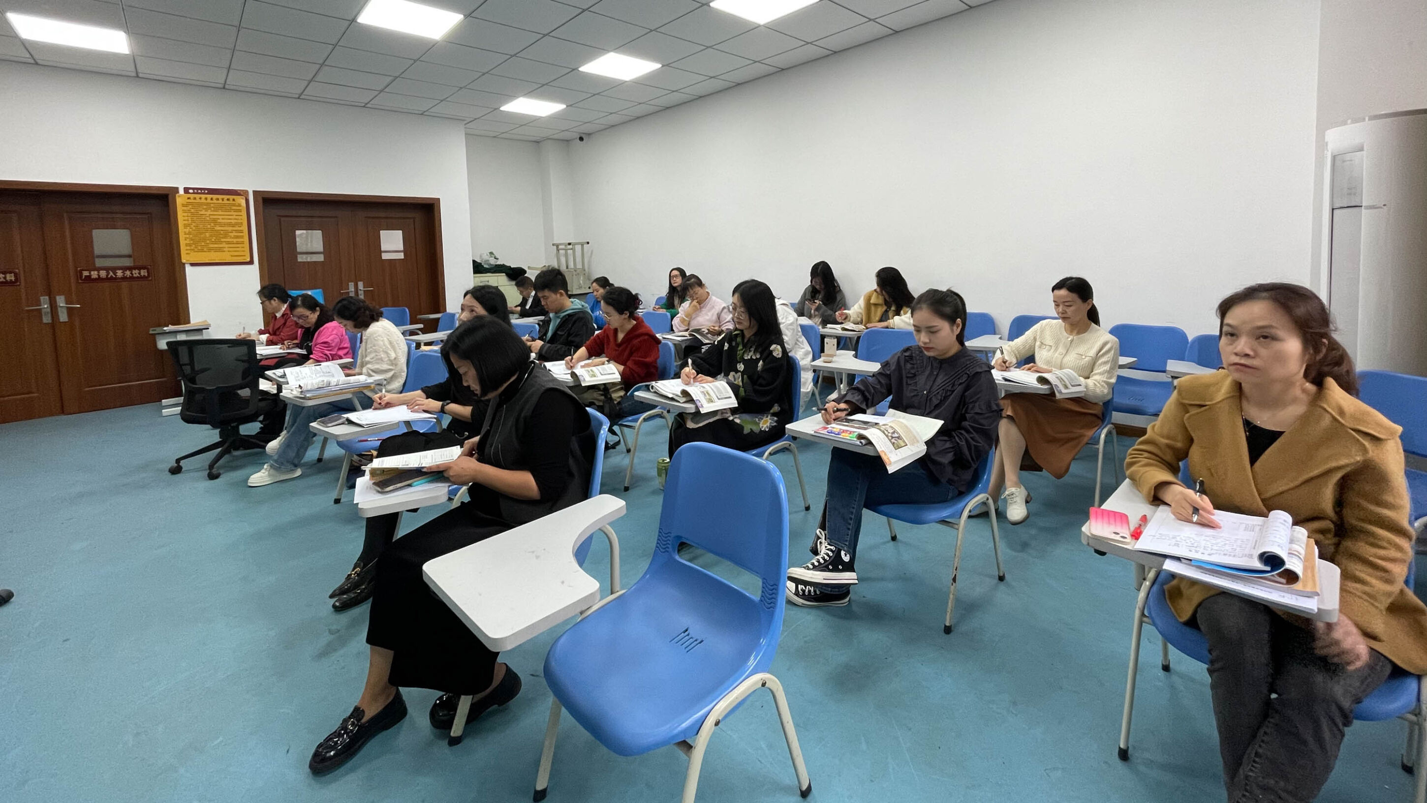 图3 老师们听课