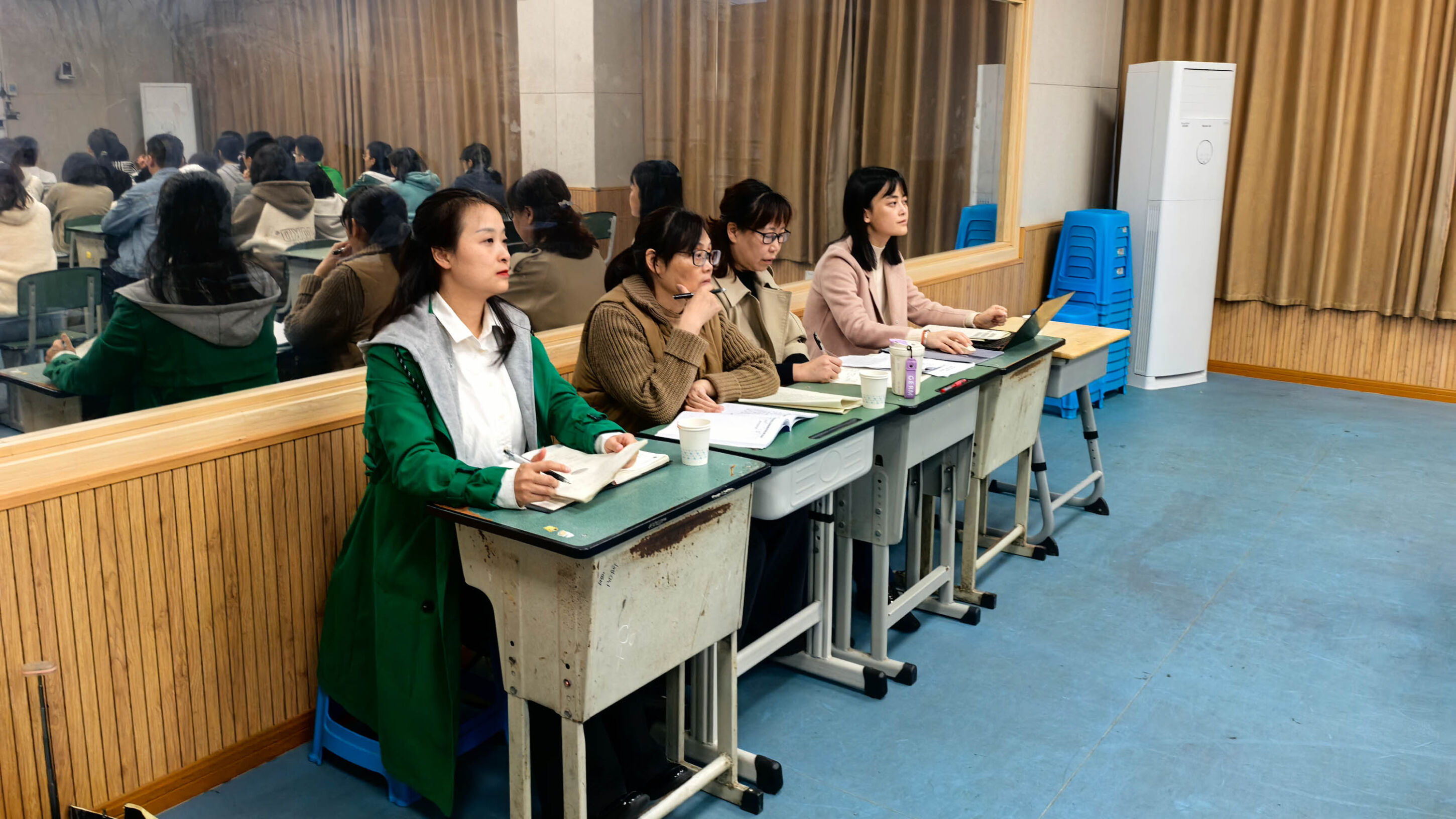 图4 评课老师
