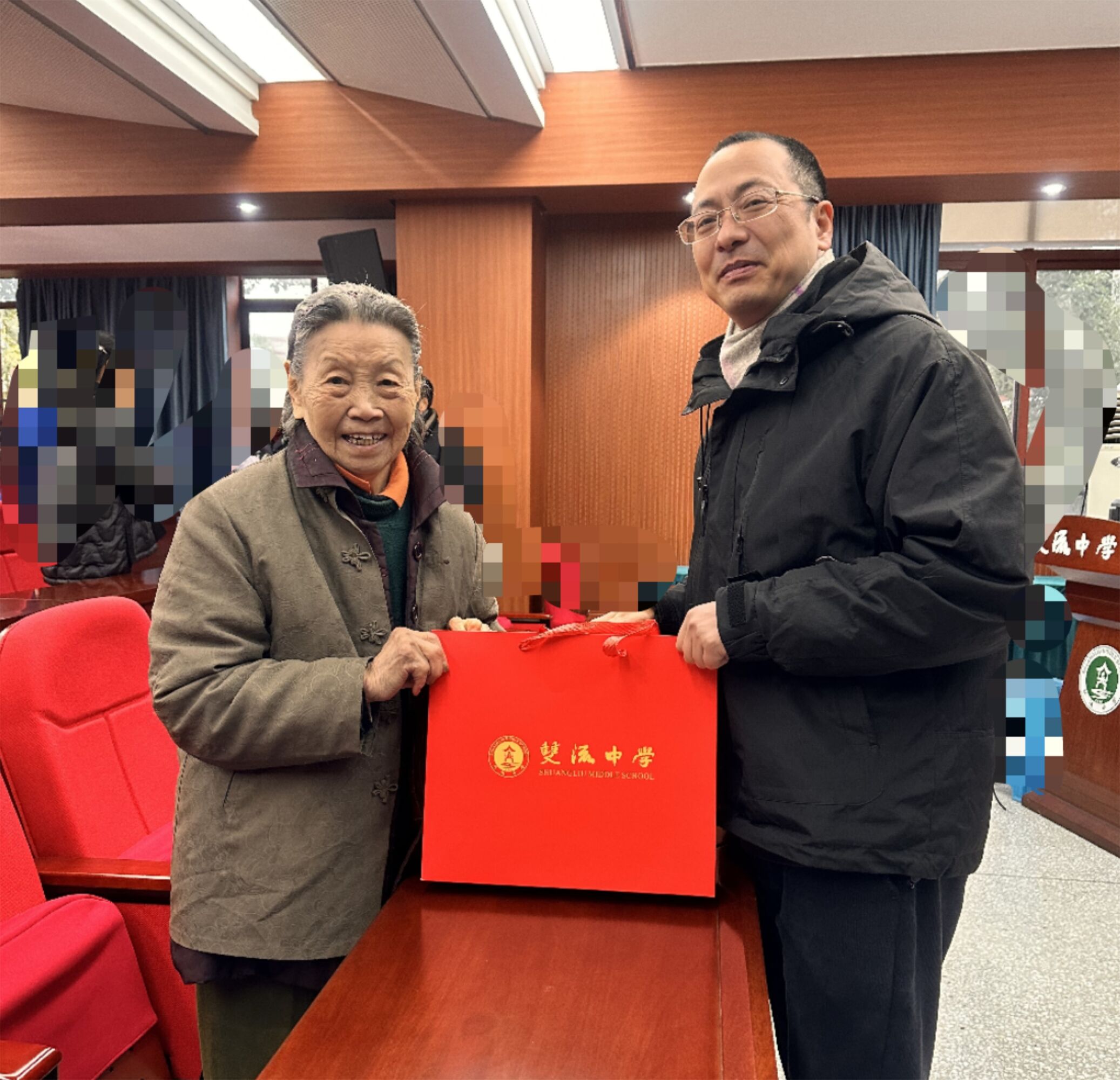 图1 左：杨泽君    右：何健