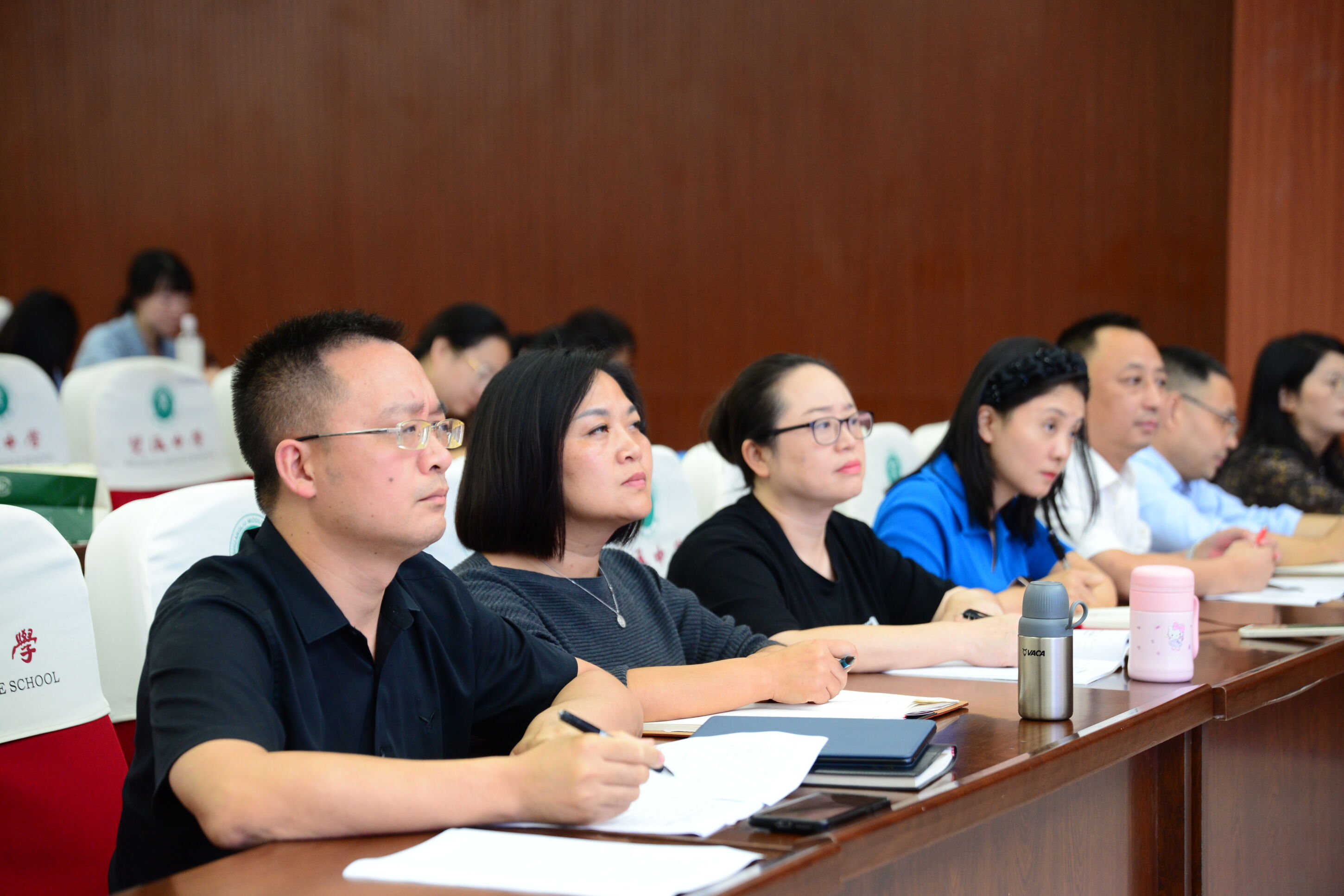 初中部召开2025年秋季学期全体教职工大会