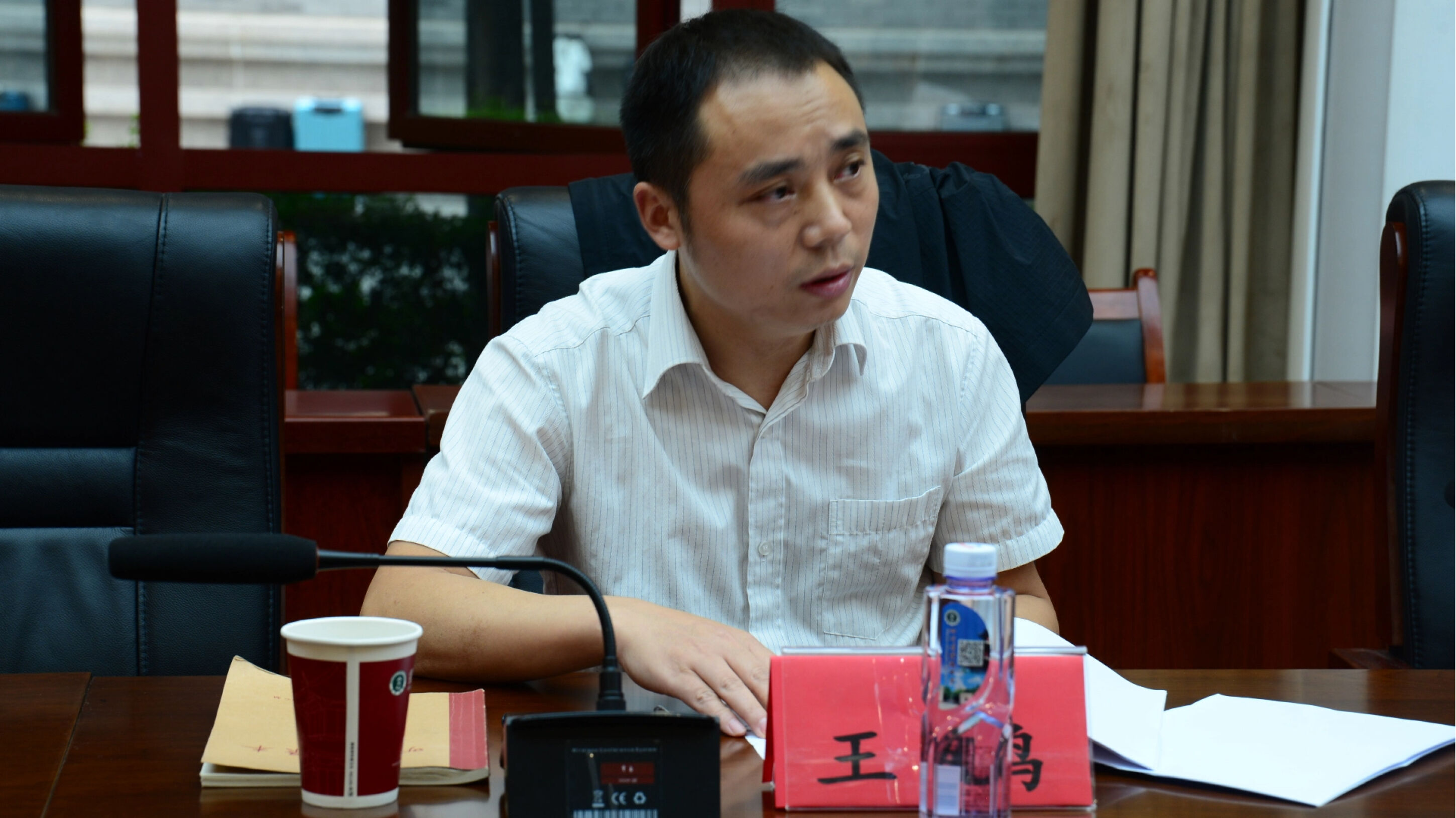 图6 区教科院王鹏主任作指导 图6 区教科院王鹏主任作指导
