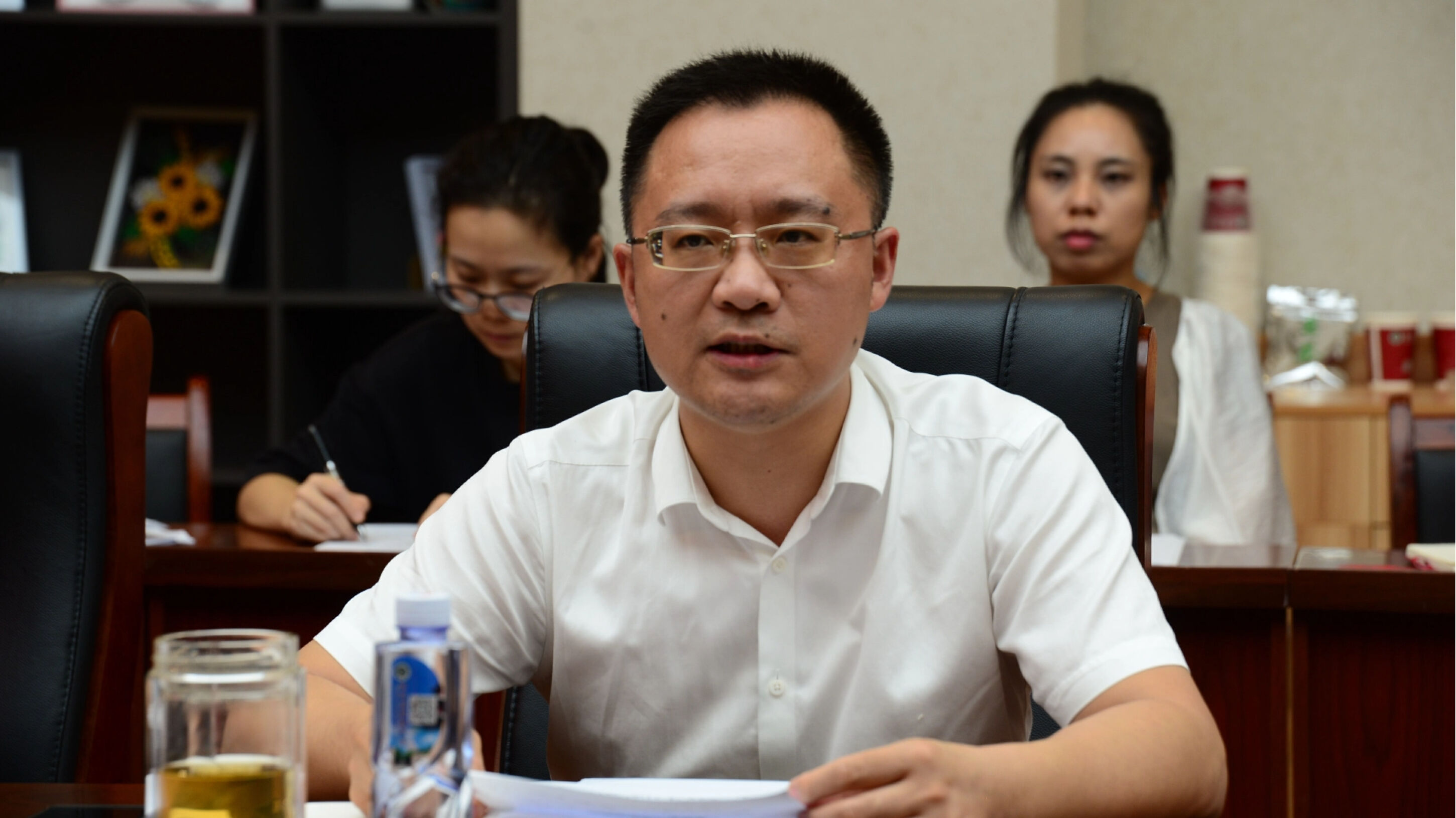 图8 杜江涛校长代表学校庄重承诺 图8 杜江涛校长代表学校庄重承诺