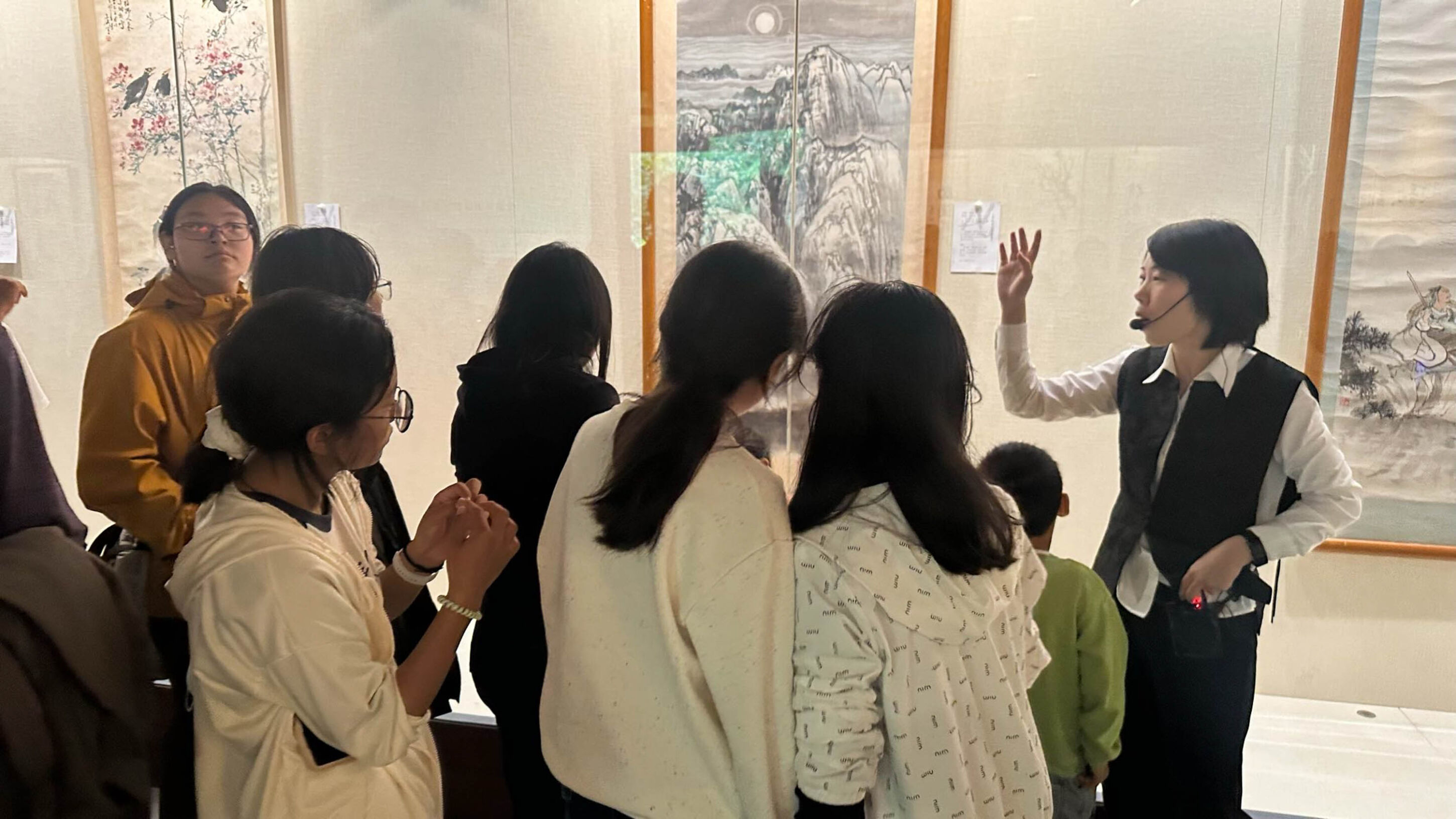 图2 参观江油太白书院