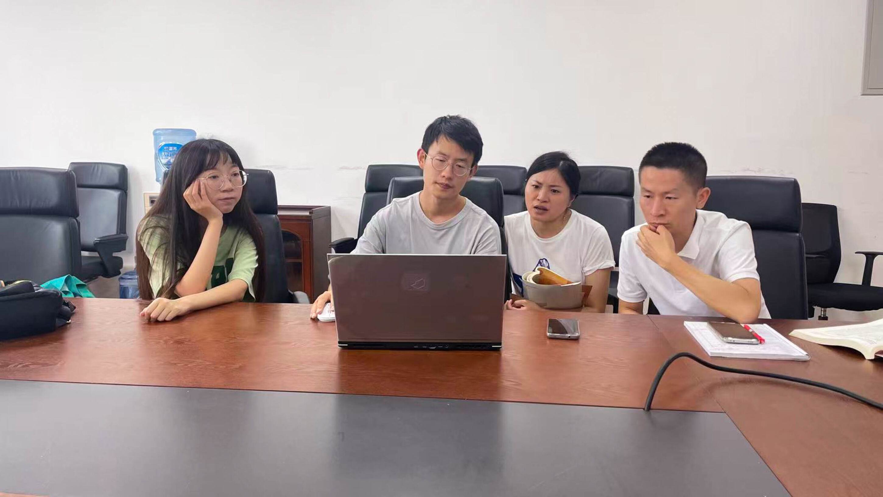 图2 备课组老师们精心准备