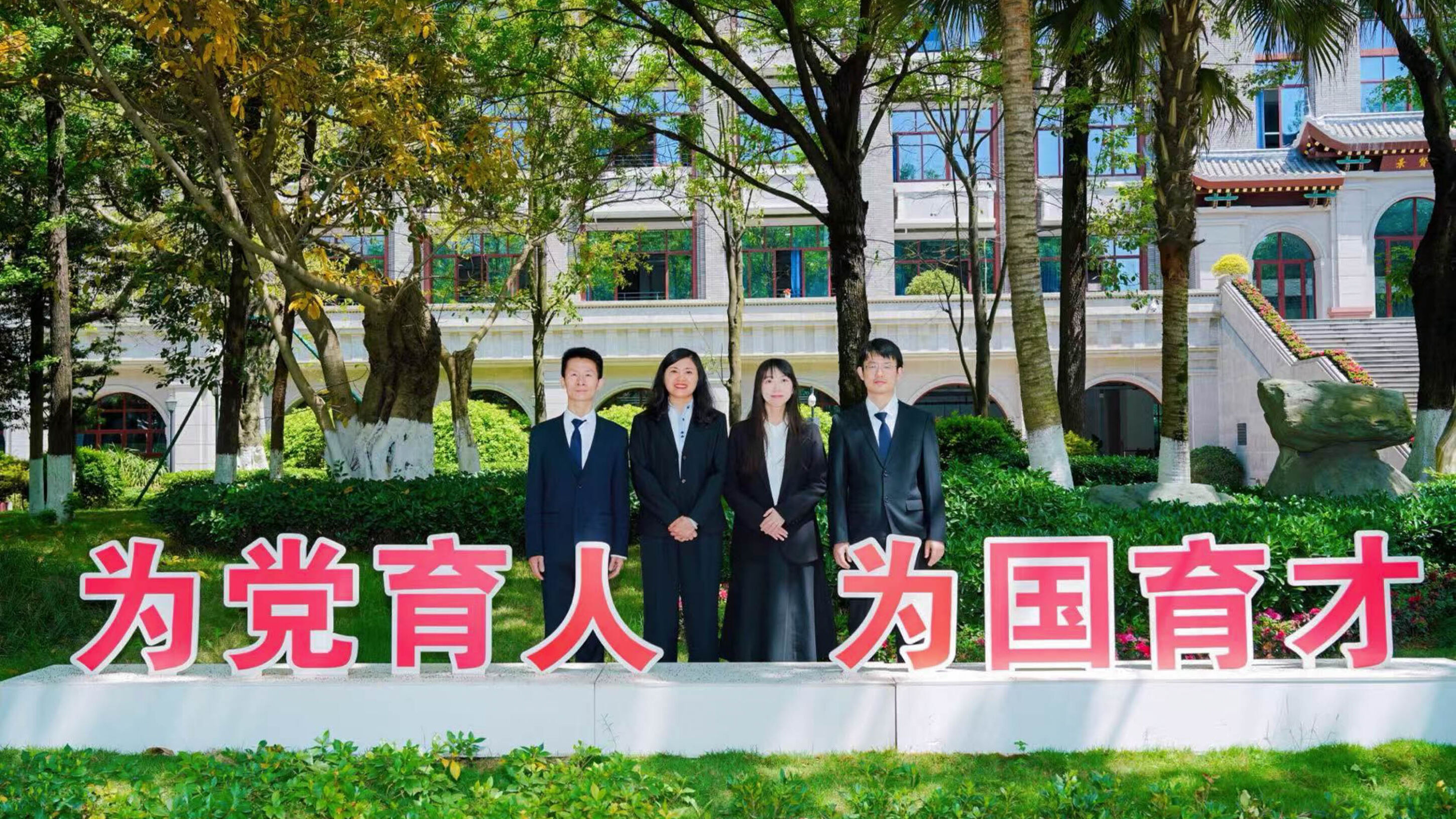 图4 高2023级历史备课组合影